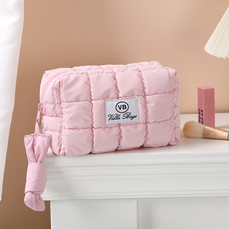 Nueva bolsa de cosméticos octogonal de otoño e invierno para mujer, bolsa de almacenamiento con relleno de plumón portátil portátil de alta gama