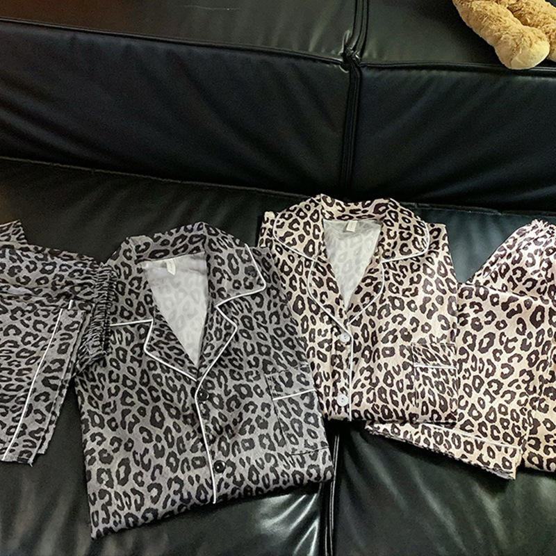 2025 nuevo leopardo de seda de hielo pareja pijama de primavera y otoño mujeres de manga larga de alta sensación de ropa de casa de seda para hombres verano