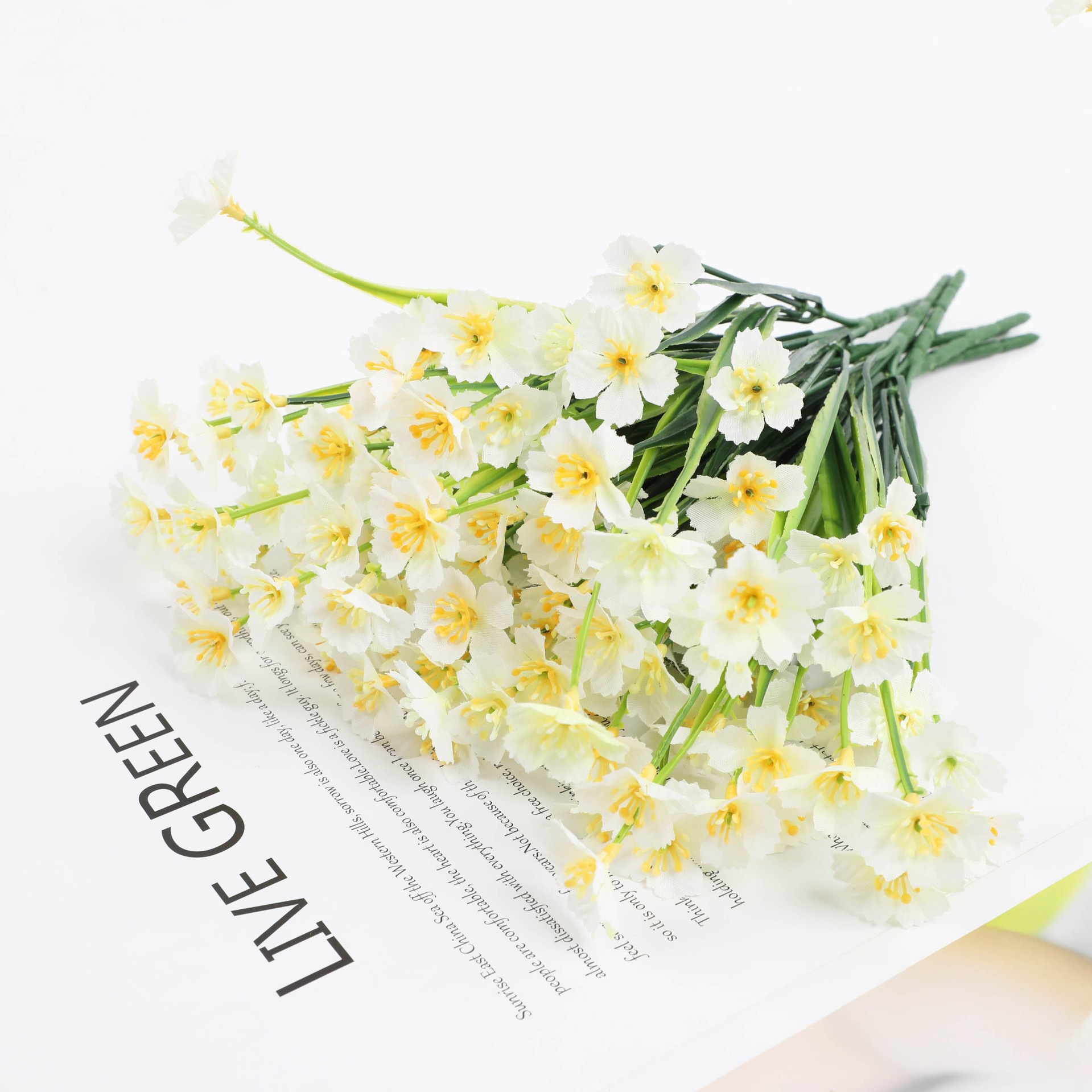 Simulación de plantas acuáticas plástico hierba de primavera flor violeta serigrafía hierba de primavera de cinco cabezas pequeña margarita flor falsa accesorios decorativos al por mayor