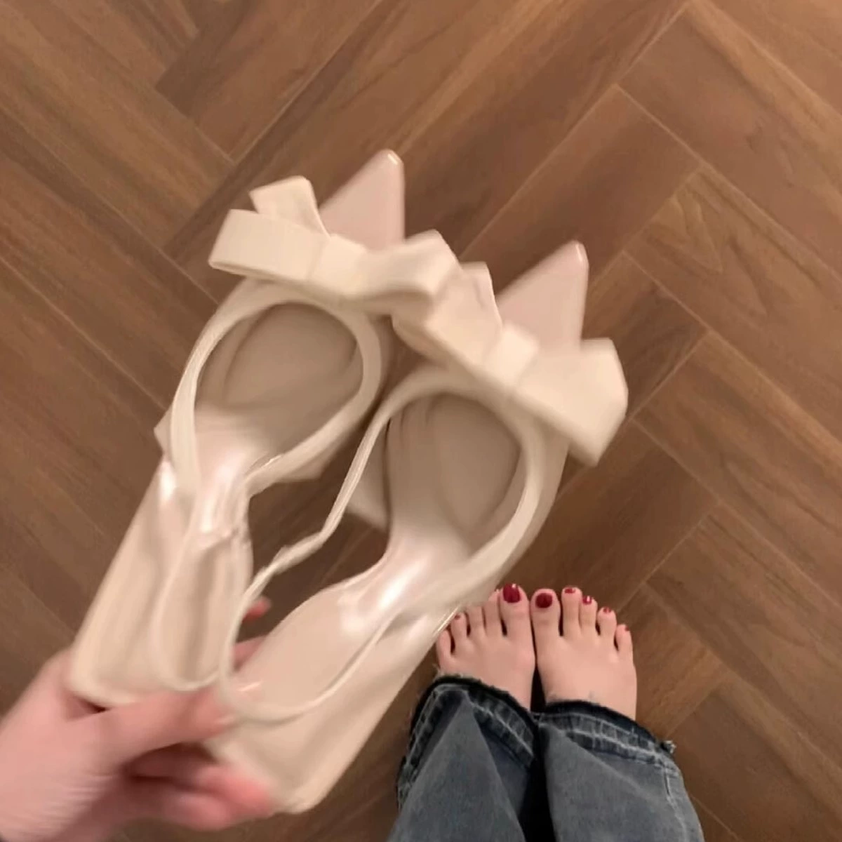 Версия из овчины ~ Французские нежные сандалии с неглубоким ртом женские новые банты с острым темпераментом одиночные туфли