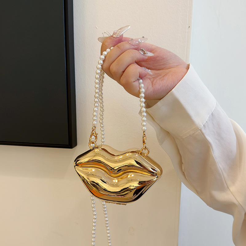 Linda fragancia pequeña personalidad labios metálicos mini cadena para mujer pequeña bolsa cuadrada 24 verano nuevo bolso de mensajero de un solo hombro