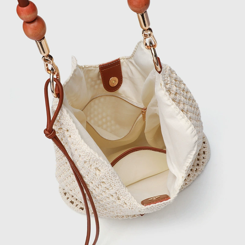 Capacious shoulder bag, beach straw one-shoulder bag