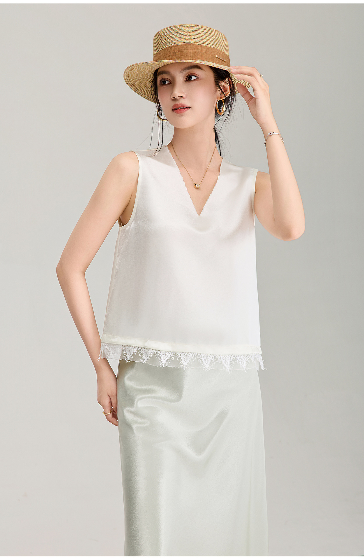 Áo hai dây nữ satin phối ren cổ chữ V — màu đen chi tiết 2