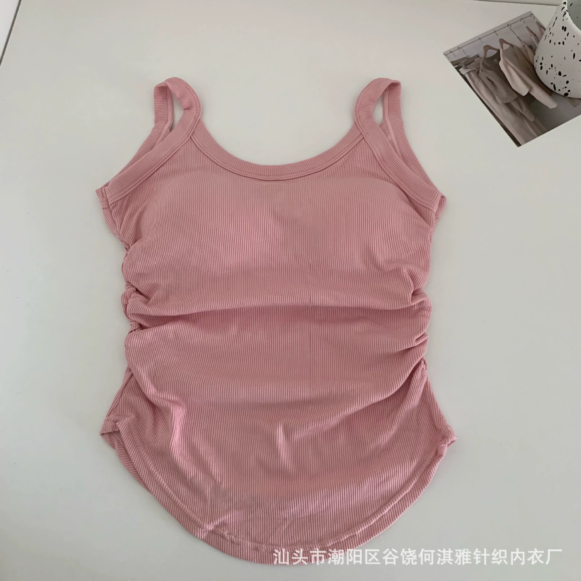 Топ-майка из велюра с подкладкой, one-size (80–130 цзинь), с чашками и поддержкой спины