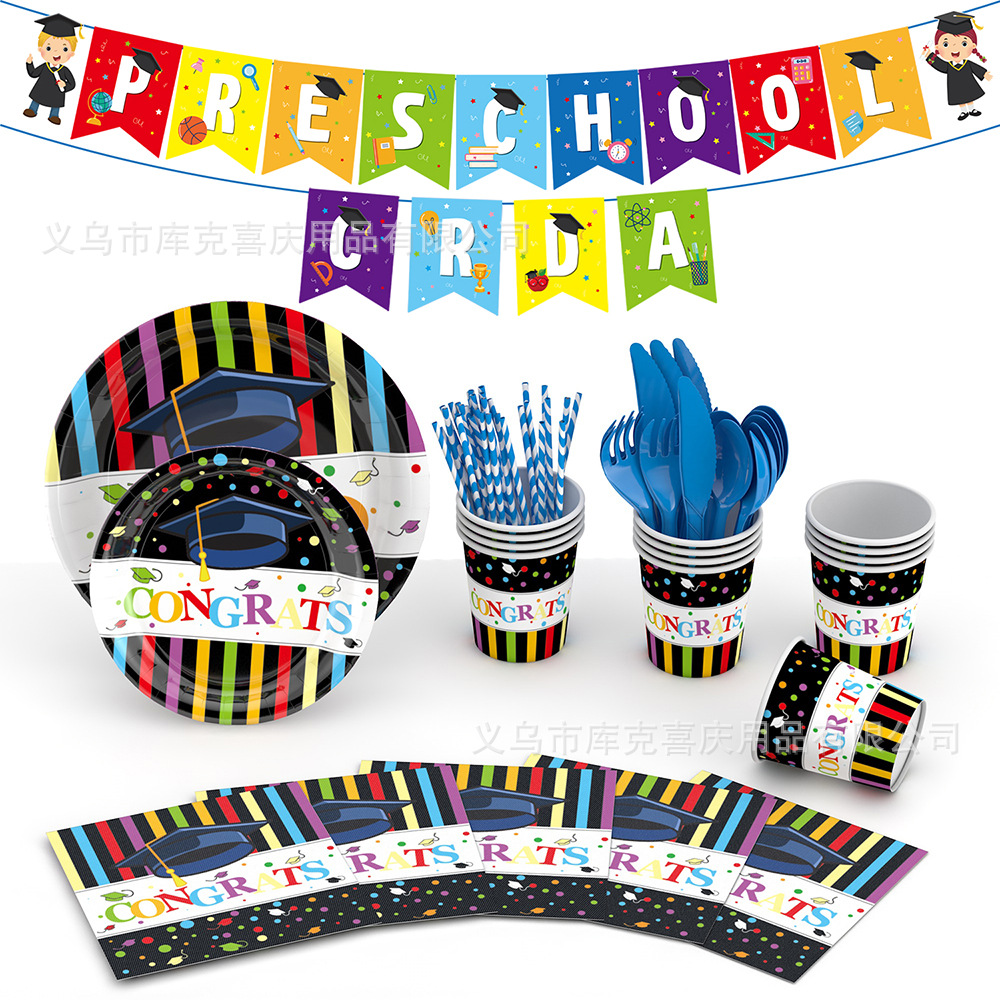 Nuevo jardín de infantes graduación ceremonia decoración diseño graduación temporada plato de papel taza de papel espiral tire bandera partido decoración traje