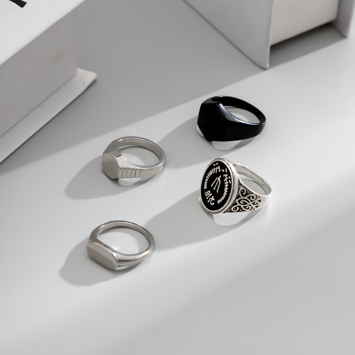 Fashion Round Alloy Enamel Menu0027S Rings 4 Pieces