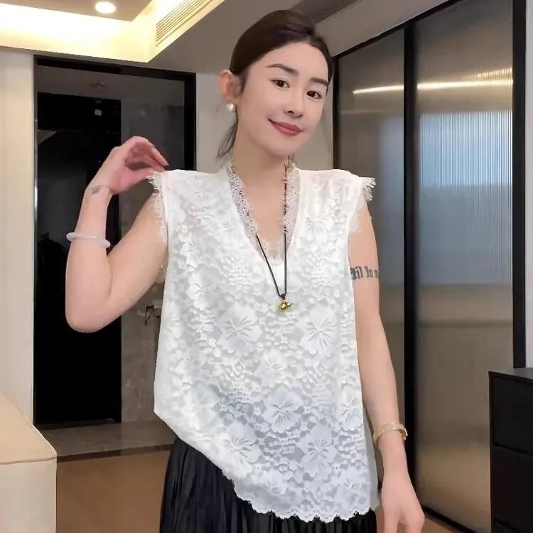 Summer New Lace Sleeveless Vest for Women, V-Neck Hollow-Out Crochet Design Top, Loose Outerwear Base Shirt