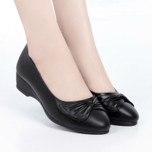 2025春季新款女士软面浅口单鞋中年妈妈鞋休闲软底时尚套脚女鞋