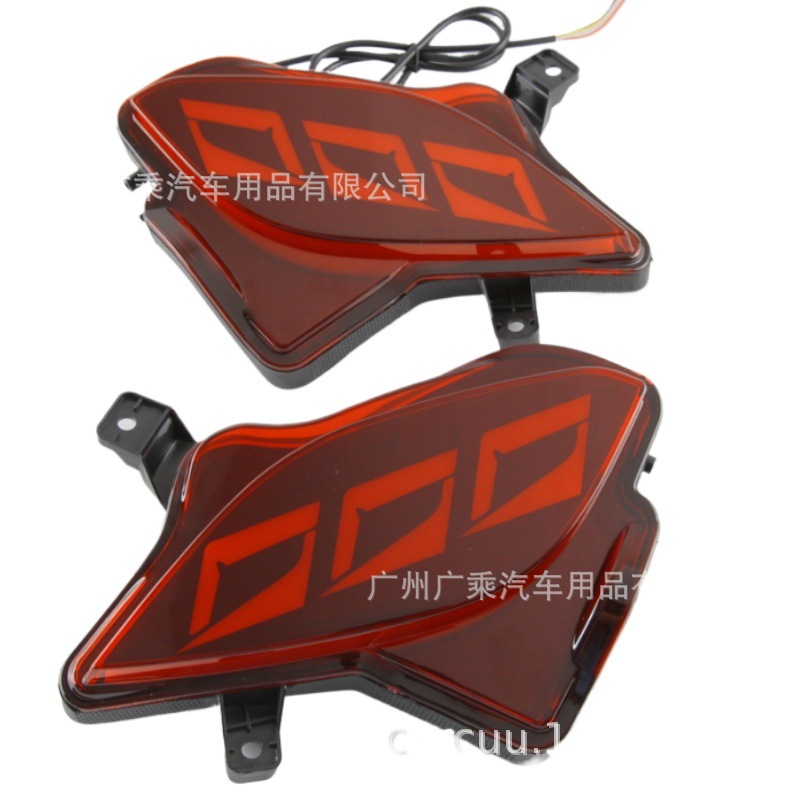 Adecuado para 20-23 Toyota Highlander parachoques trasero luz LED luz de freno luz de advertencia luz de giro 3 Función negro y rojo Shell