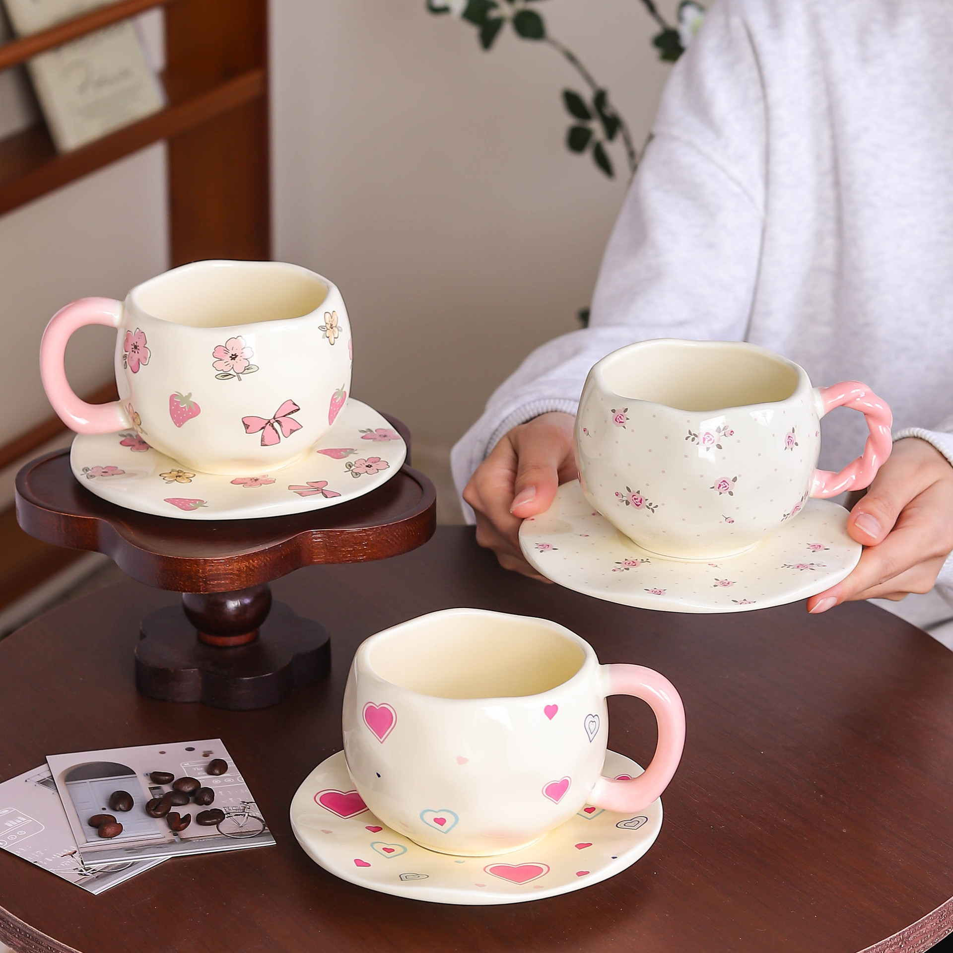 Luxury Ceramic Mug With Aesthetic Design For Afternoon Tea_voghion.com