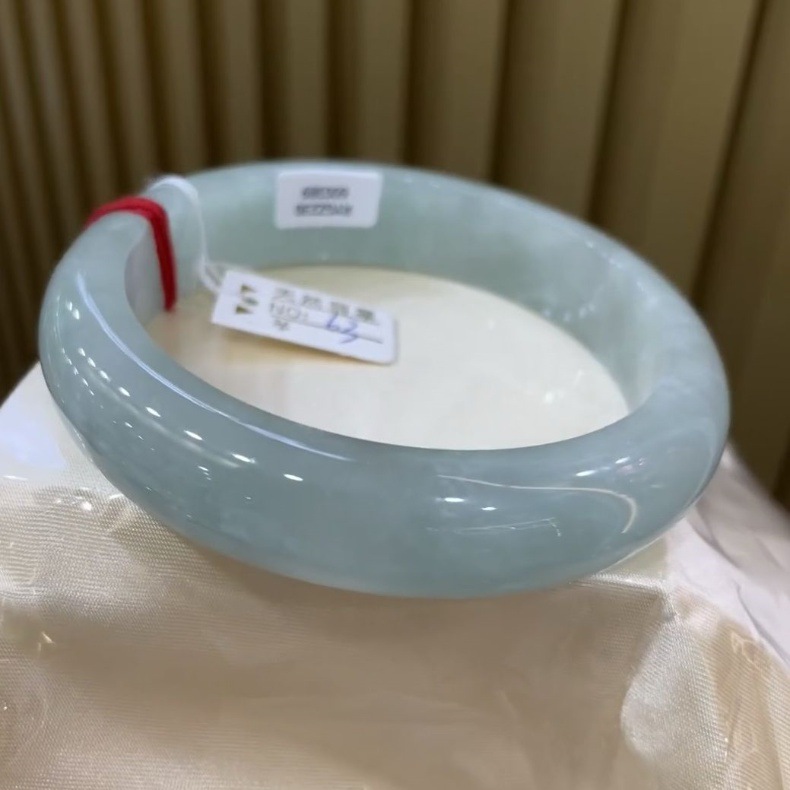 Vòng tay ngọc bích tự nhiên Myanmar loại A cao cấp – màu lục nhạt băng giá, đường kính trong 52–64 mm chi tiết 5