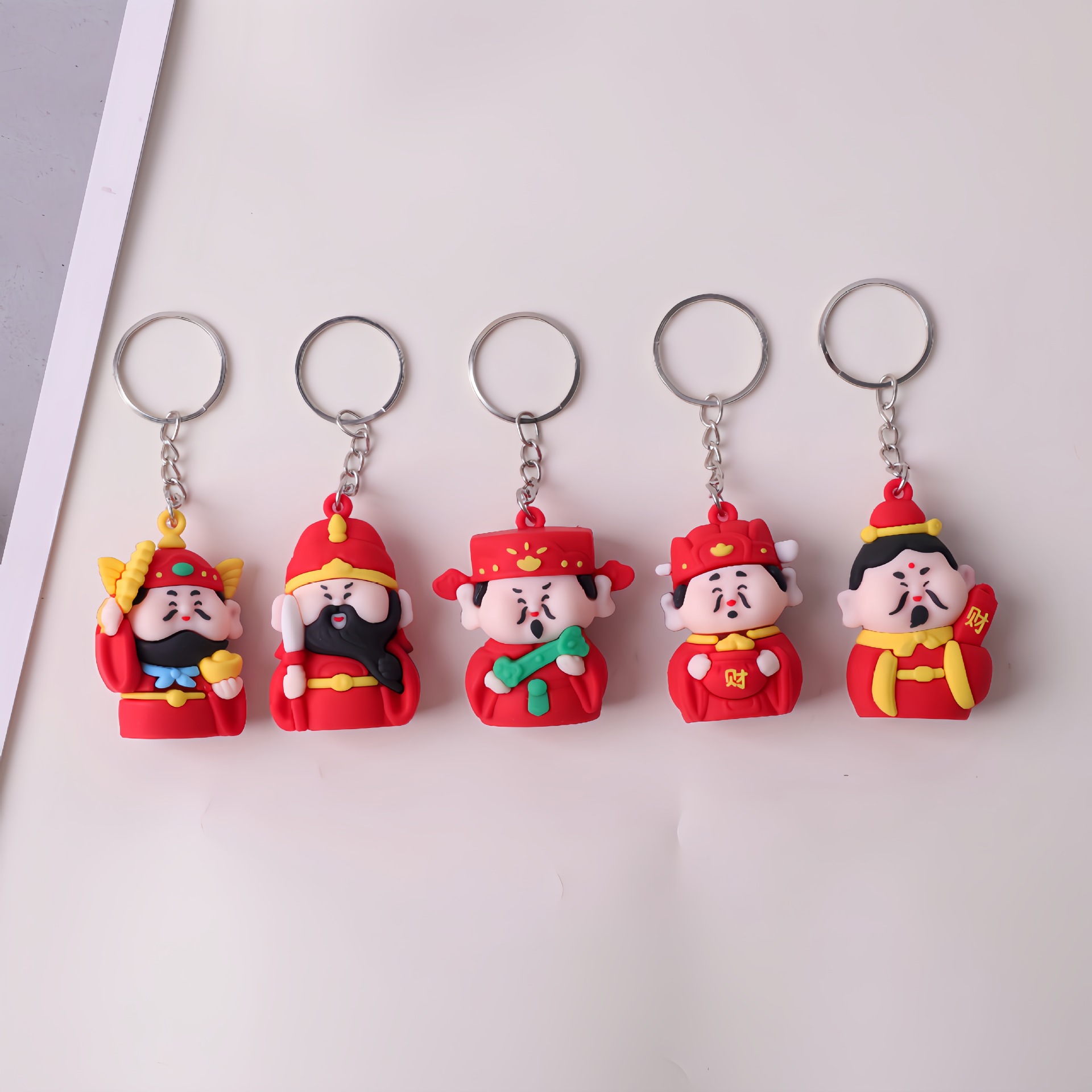 Nuevos cinco llaveros de Año Nuevo colgantes de muñecas de fortuna accesorios creativos bolsos escolares colgantes al por mayor