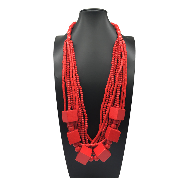 Collana lunga a strati con perle geometriche in legno donna_voghion.com