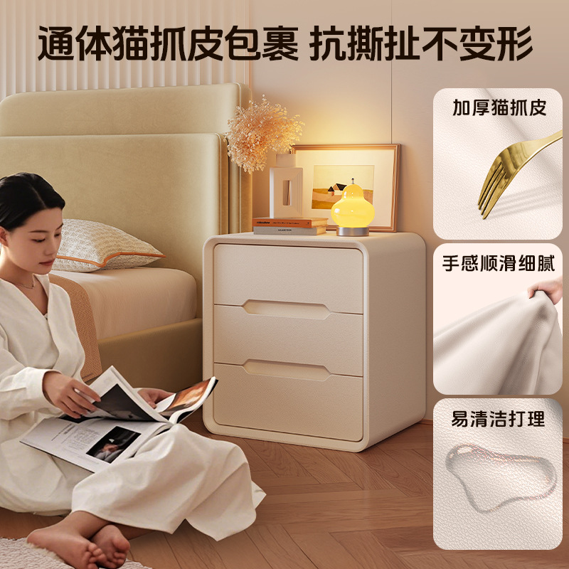 Alta meseta de cabezal de cama crema viento de alta calidad dormitorio doméstico 2025 explosión de madera maciza pequeño gabinete de almacenamiento junto a la cama sin instalación