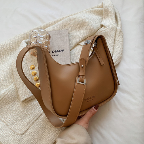 Chic Handbags for Women 2024 Summer New Model Crossbody Small Bags with a Sense of Elegance Fashion Shoulder and Crossbody Underarm Small Square Bags