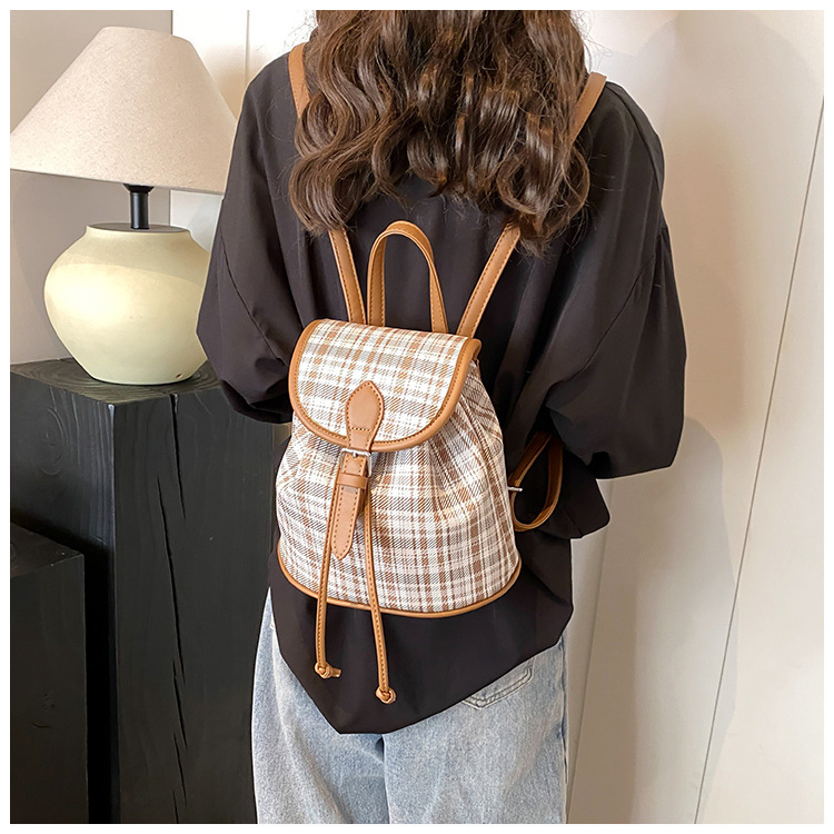 Backpack for women, fashionable niche design, hand-held Korean version backpack, high-end feeling, bucket bag, trendy_voghion.com
