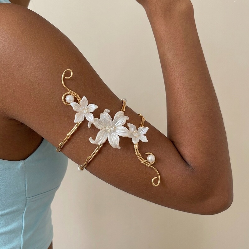 European and American Cross-Border Fashion Floral Arm Bracelet for Women, Exaggerated Geometric Irregular Open Bracelet Arm Ring, Vacation Style Accessory