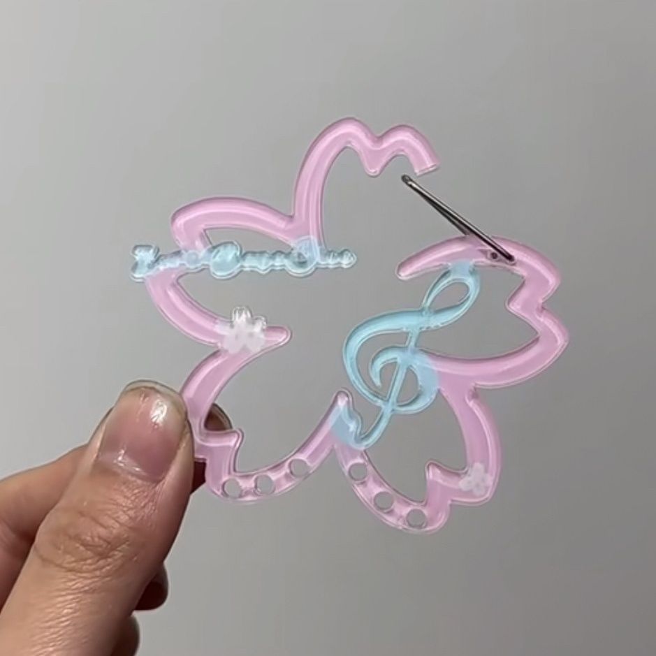 粉色镂空系列花朵音符甜美可爱风亚克力痛包挂机钥匙扣登山扣挂饰