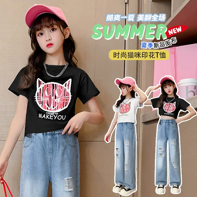 Summer T-shirt with a round collar