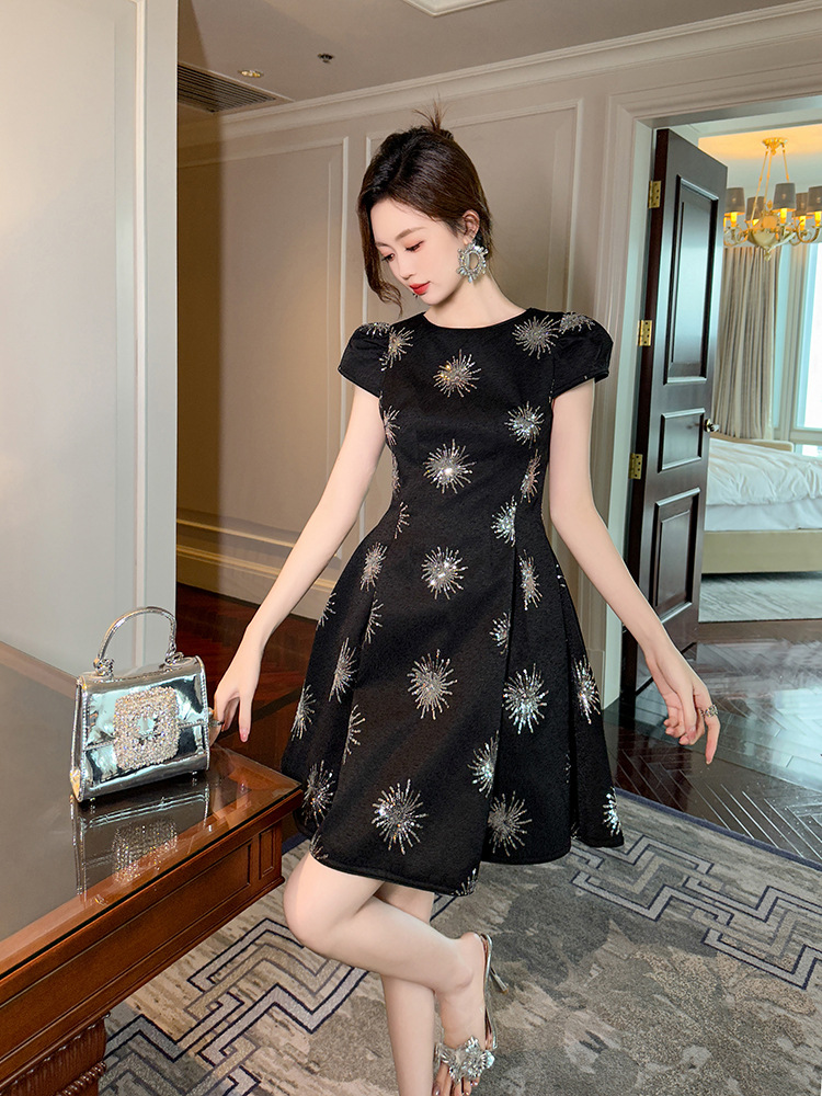 Váy phồng nữ cổ tròn sequin lấp lánh phong cách Pháp 2026 — Màu đen