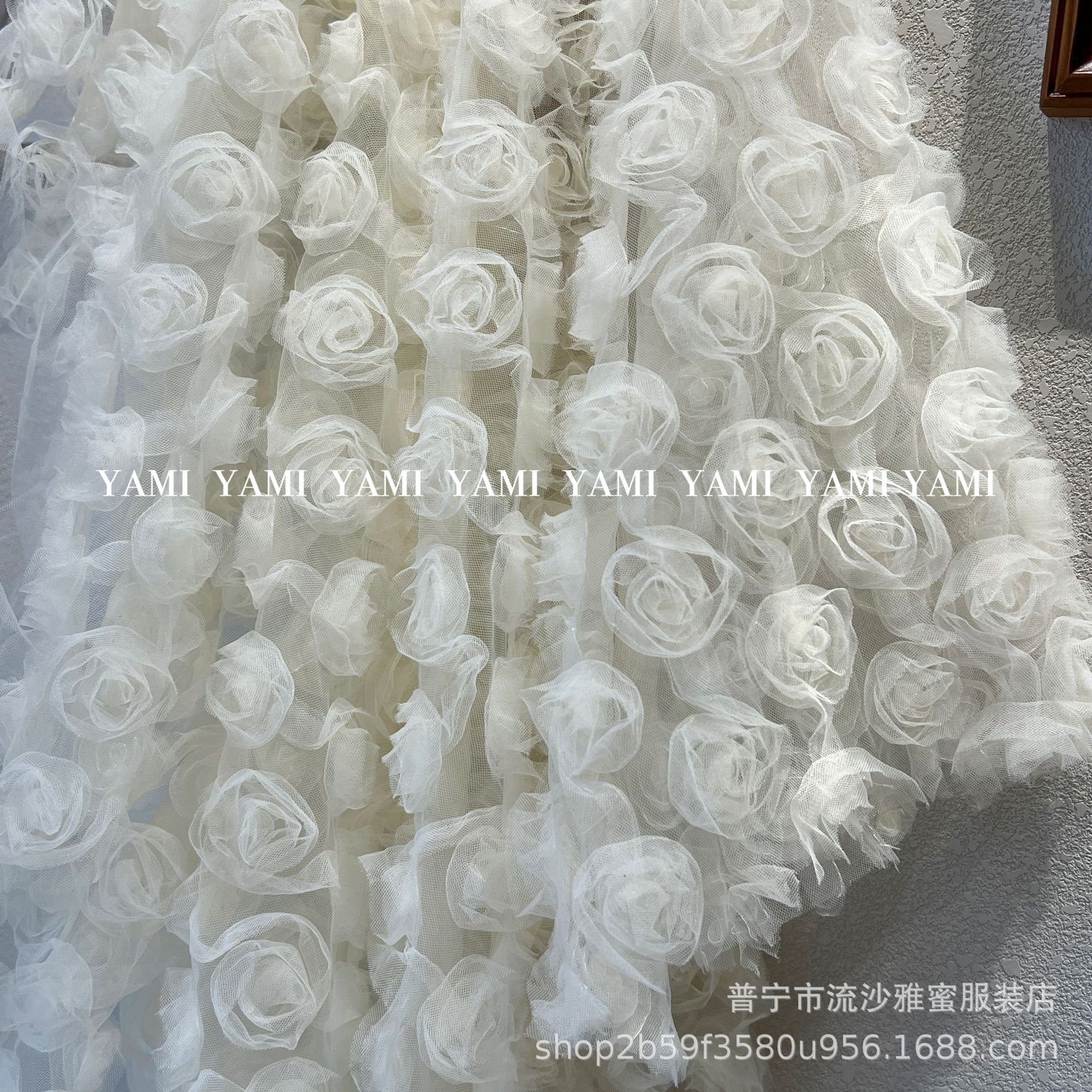 Fabricante de malla de tela de bordado con disco de tela de rosa tridimensional bordado gaza nueva falda china vestido vestido vestido de boda