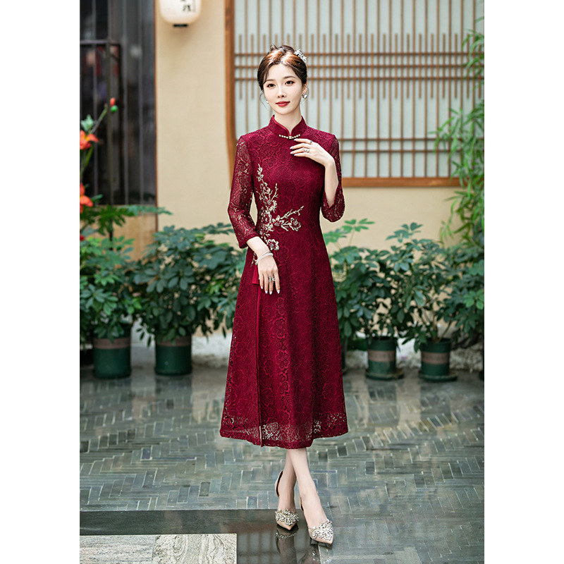 Elegant Cheongsam for the Mother-In-Law at the Wedding Banquet, Middle-Aged Mother's Cheongsam, Noble Dress, New Wedding Dress, Suitable for Everyday Wear Elegant Cheongsam for the Mother-In-Law at the Wedding Banquet, Middle-Aged Mother's Cheongsam, Noble Dress, New Wedding Dress, Suitable for Everyday Wear