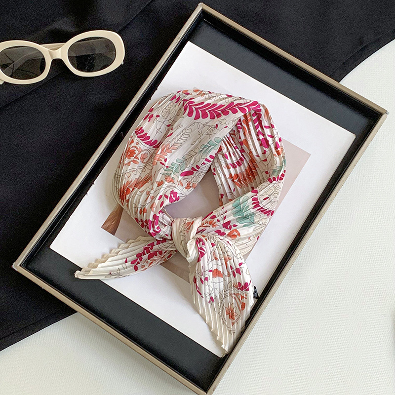 Pañuelo de seda plisado, sentido avanzado, nuevo anacardo, decoración de todo fósforo, bufanda profesional pequeña, bufanda de seda en forma de diamante personalizada, chal