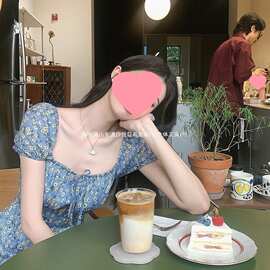 法式赫本风艺术感森系法式长裙惊艳雾霾蓝方领碎花连衣裙女夏季