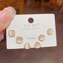 ファッションの新型超美猫眼石幾何学ピアス三点セットの小型で精巧なイヤリングが可愛いです。