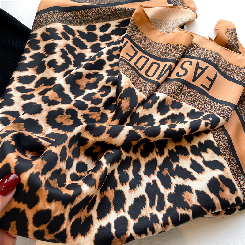 Women's Elegant Leopard Polyester Printing Silk Scarf display picture 3