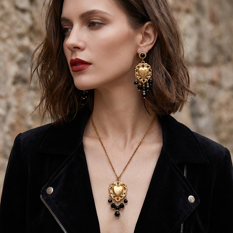 TENA estilo retrógrado largo colgante de cuentas negras bordas amor pendientes de estilo palacio personalidad exagerada pendientes para mujeres