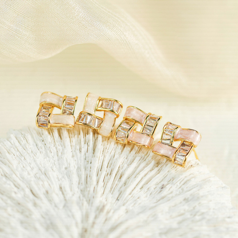Exquisite Square Zircon Natural Shell Earrings for Women, Small and Simple, Elegant and Versatile Earrings Exquisite Square Zircon Natural Shell Earrings for Women, Small and Simple, Elegant and Versatile Earrings