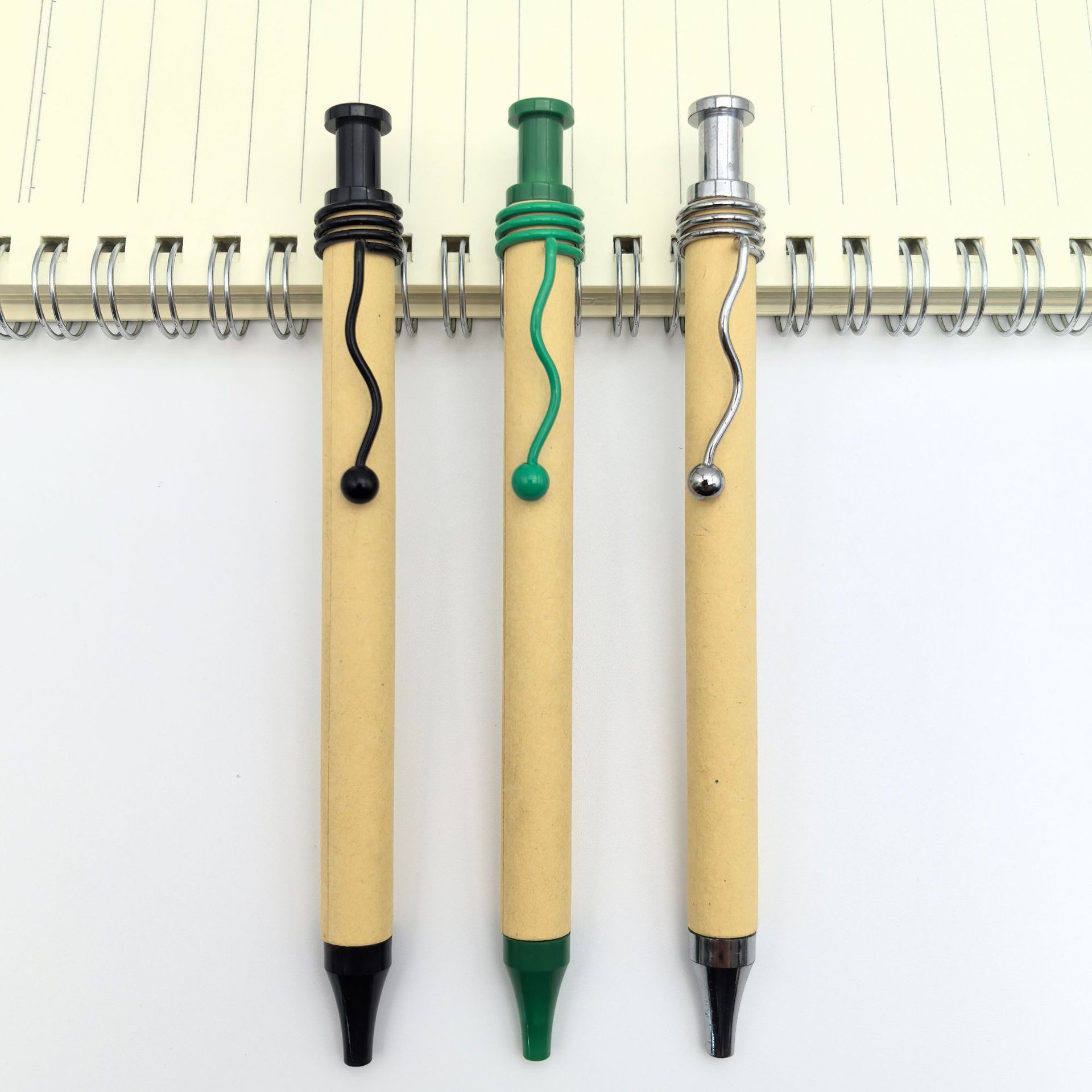 Acero personalizado gancho de alambre de acero tubo de papel bolígrafo de hierro gancho ondulado bolígrafo de papel kraft promoción transfronteriza