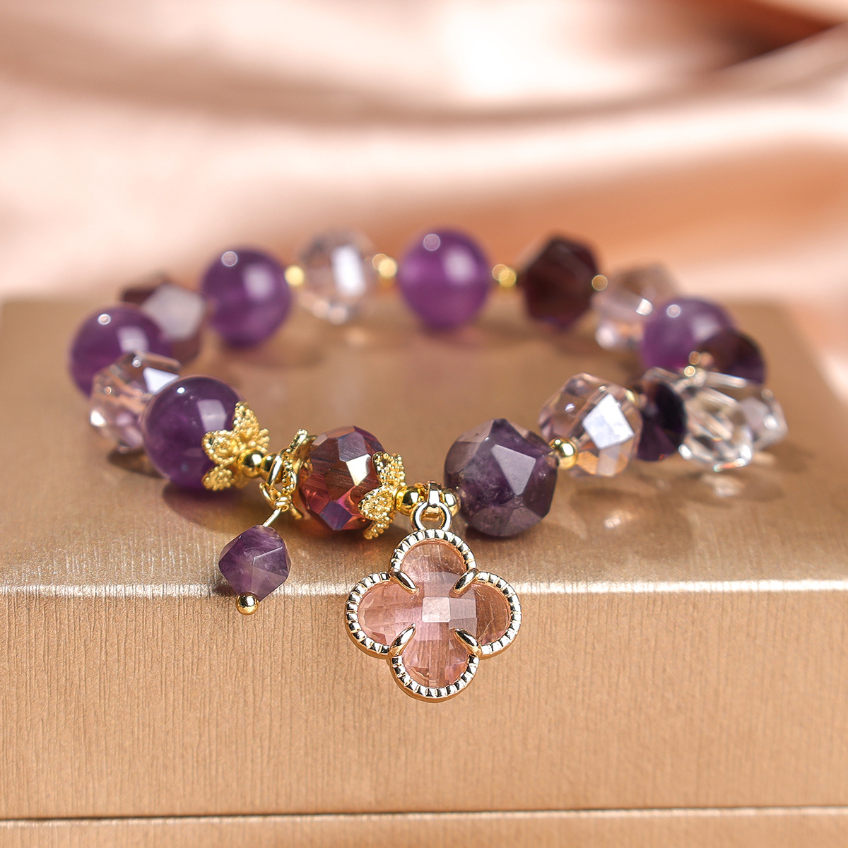 Trébol de cuatro hojas en polvo de amatista de 10 mm (boutique) 18 cm