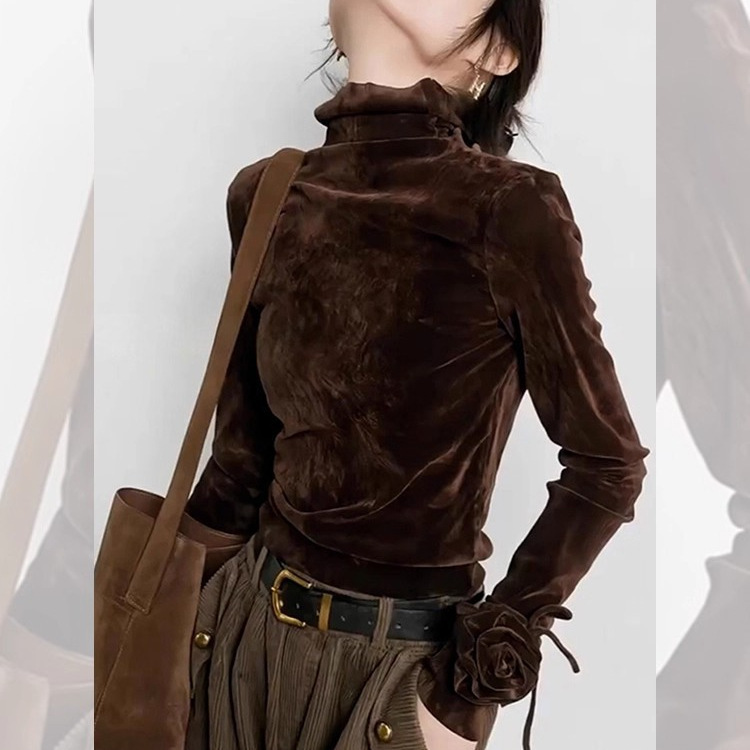 This Year's Trendy Inner Wear with a High-End Feel, Super Stylish Velvet Base Shirt with a Unique Design, Coffee-Colored Half-High Collar T-Shirt for Women in Autumn and Winter