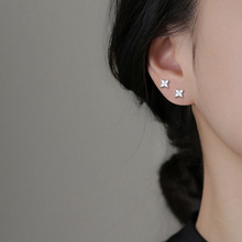 可爱花朵女日韩版小清新镶钻幸运四叶草甜美小巧耳饰学生礼物耳钉