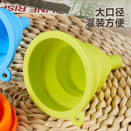 Foldable telescopic funnel, food-grade silicone mini household kitchen oil pouring, wine pouring, fueling, liquid separation, oil dispensing funnel