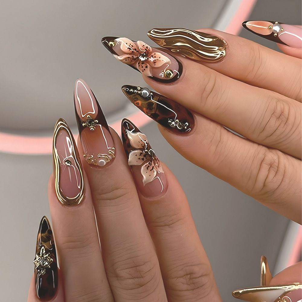 24 piezas de uñas postizas iridiscentes con relieve, arte floral 3D chapado en oro con pedrería, piezas de uñas de alta gama para comercio exterior, uñas postizas.