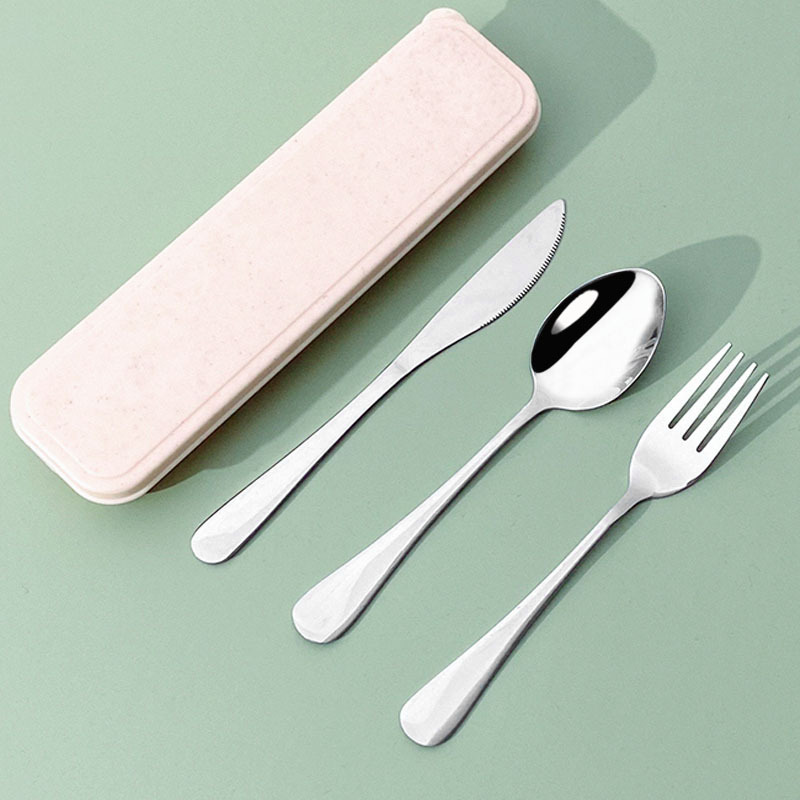 베이지색 나이프, 포크, 스푼