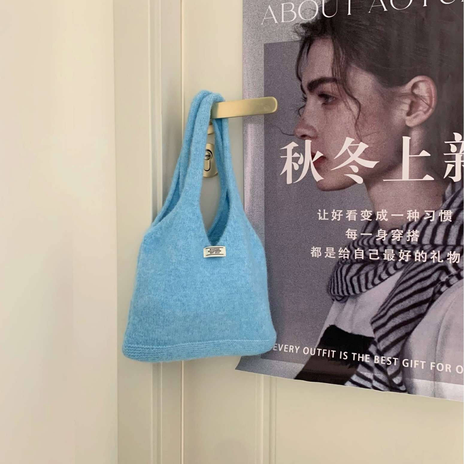 韩代同款含羊毛红色包包2025秋季新款手提包针织通勤慵懒风小包女