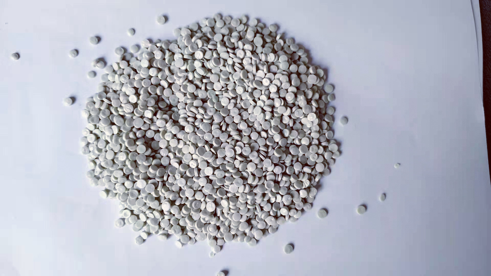 供应吹膜HDPE颗粒、白色再生HDPE颗粒、聚乙烯hdpe电缆护套料