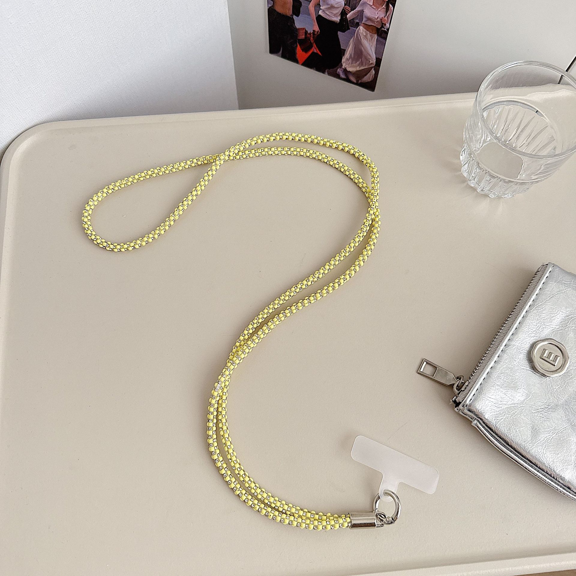 Cadena colgante de teléfono móvil de alta gama hecha a mano de boutique, sensación femenina de alta gama, lujo ligero, cadena colgante de diamante completo, cadena colgante de teléfono móvil de moda, sección larga y corta