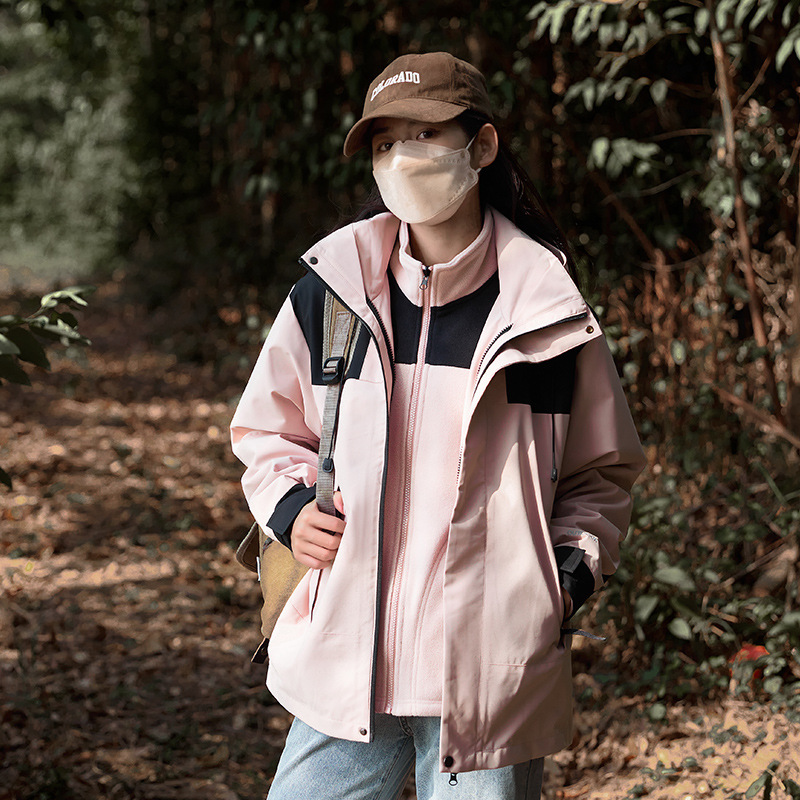 Hombres y mujeres tres en uno al aire libre desmontable a prueba de viento impermeable ropa de trabajo de montaña abrigo caliente logotipo impreso