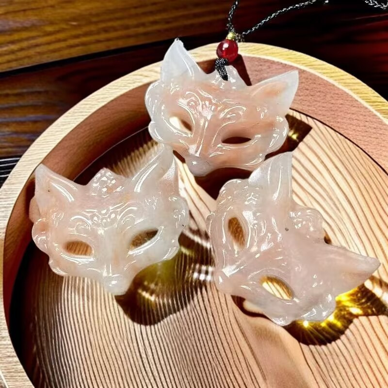 天然玉髓冰种九尾狐狸吊坠桃花酿翡翠色玉石狐狸面罩国风配饰面具|undefined
