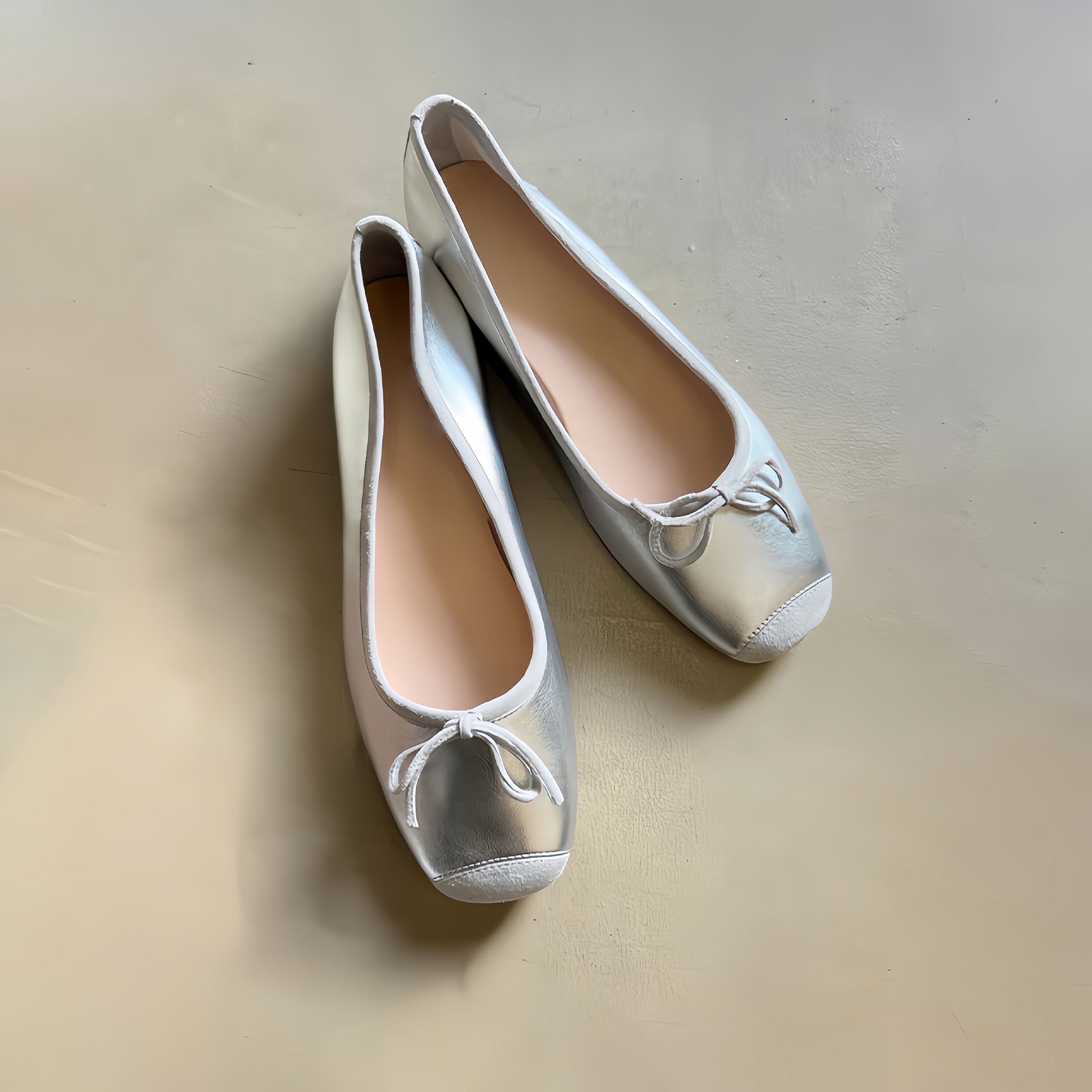 Versión de piel de oveja ~ cuero suave plateado cuadrado arco superficial cuero real adelgazamiento zapatos de ballet de mujer zapatos