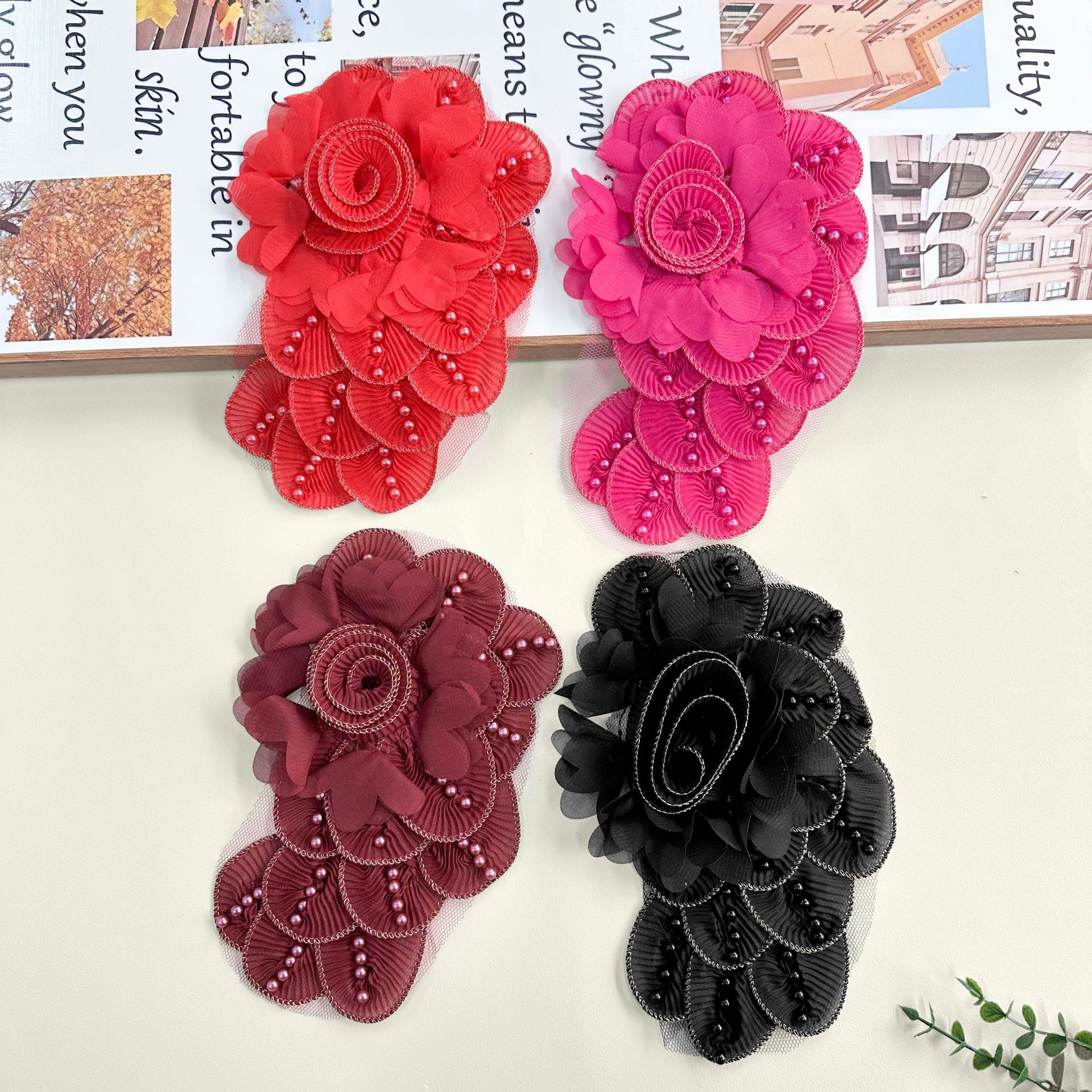 Moda europea y americana hecha a mano plegable tela de flores multi-capas perlas de clavos suéter vestido accesorios decorativos flores tridimensionales