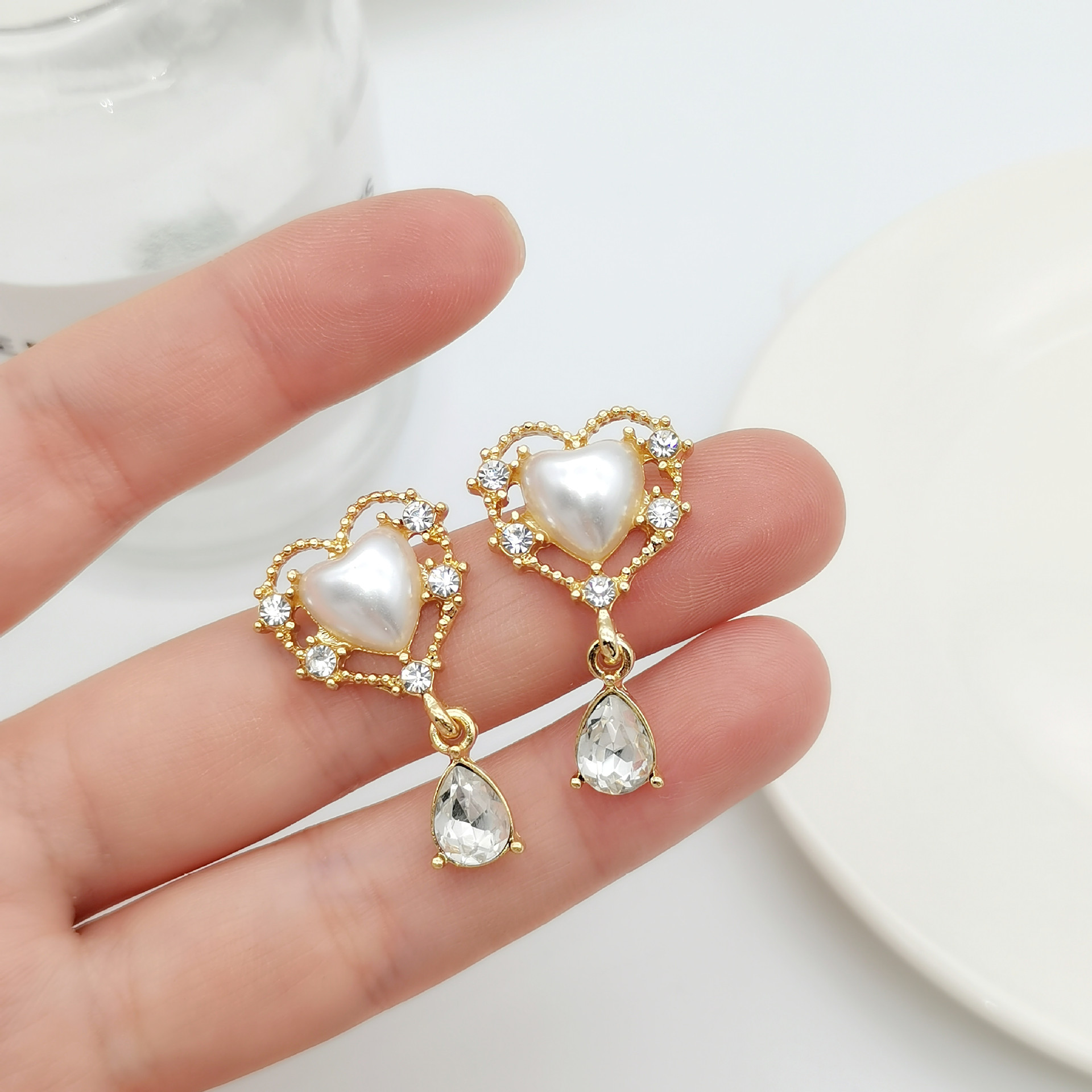 Simple Style Heart Shape Flower Resin Inlay Artificial Pearls Rhinestones Drop Earrings 1 Pair display picture 8