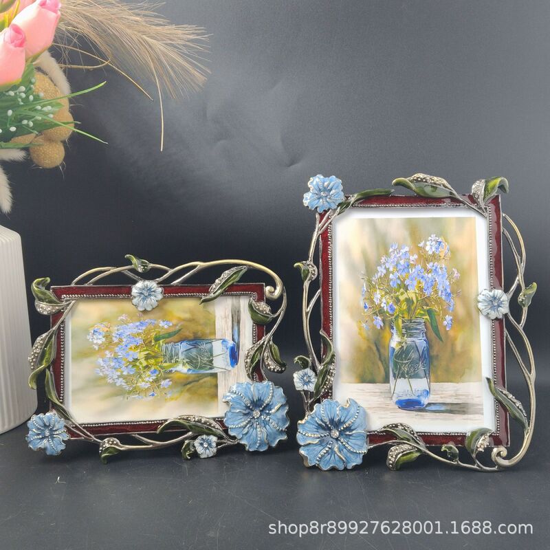 Enamel Fashion Retro Metal Photo Frame, Lightweight and High Hardness, Home Ornaments for Decoration