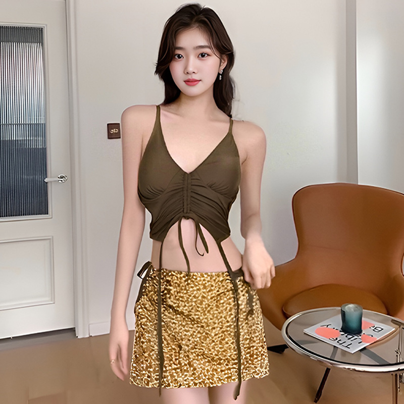 Nuevo traje de baño para mujer, falda dividida, puro deseo de lucir delgada, vacaciones de aguas termales junto al mar, tirantes, bikini, traje de baño al por mayor