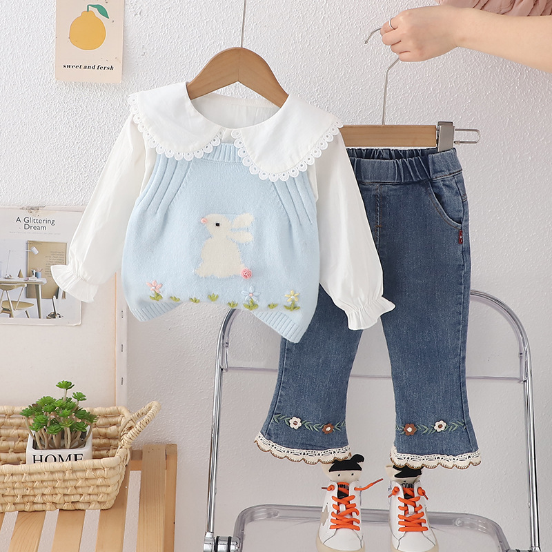 Conjunto de tres piezas para niños primavera-otoño 2025 – camisa con cuello doll, suéter y chaleco.